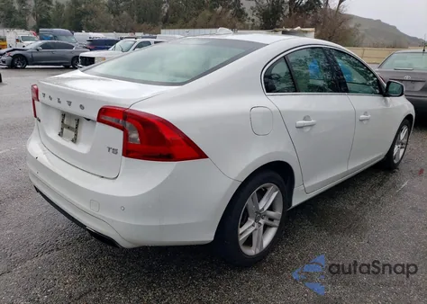 2014 Volvo S60 T5 z USA, uszkodzony, nr VIN YV1612FSXE1292571